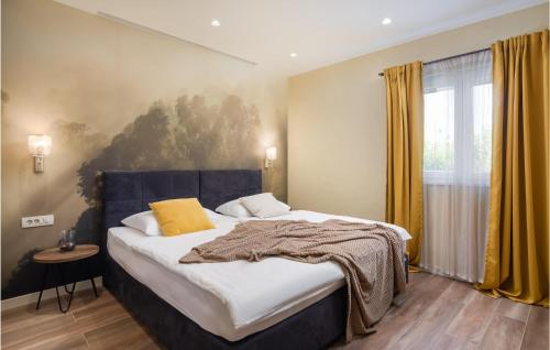 Cozy Home In Drnis With Sauna