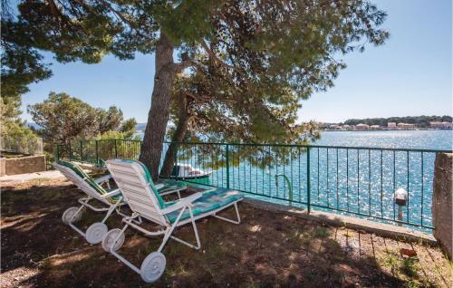 Three-Bedroom Apartment In Brodarica