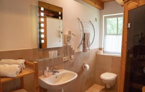 Koupelna v ubytování Schwedenhaus Rhön mit Sauna und Schwimmteich