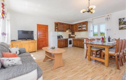 Η κουζίνα ή μικρή κουζίνα στο Beautiful Home In Grubine