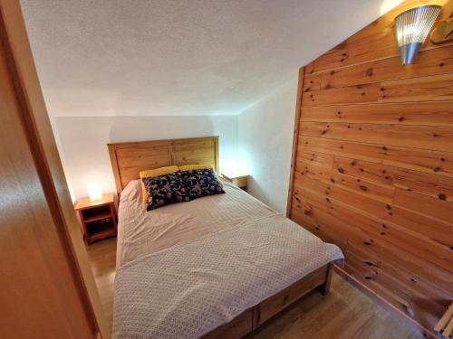 Photo de la galerie de l'établissement Appartement 8 pers, 3 chambres + mezzanine, Valfréjus, proche pistes - FR-1-265-357, à Modane