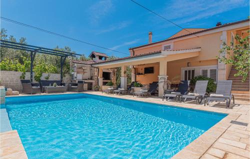 Lovely Apartment In Sibenik With Sauna