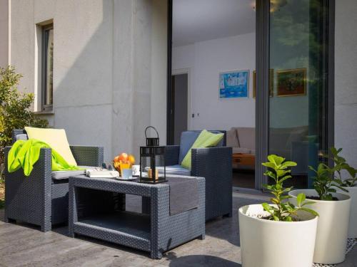 City Holiday Apartment - One Bedroom Apartment with Terrace