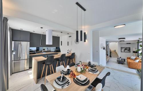 Gorgeous Home In Seget Donji