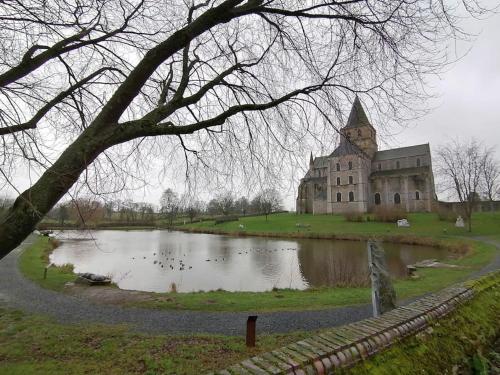 Photo de la galerie de l'établissement Gîte écolo, piscine chauffée toute l'année, à Sainte-Marguerite-dʼElle