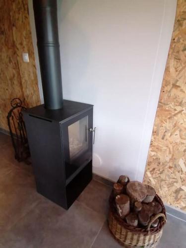 Photo de la galerie de l'établissement Gîte écolo, piscine chauffée toute l'année, à Sainte-Marguerite-dʼElle