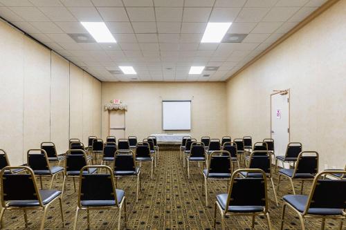 an empty room with chairs and a white screen at Quality Inn & Suites Coldwater near I-69 in Coldwater