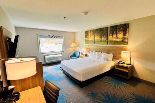 Katil atau katil-katil dalam bilik di Days Inn & Suites by Wyndham Wynne