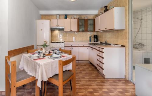 1 Bedroom Beautiful Apartment In Crikvenica