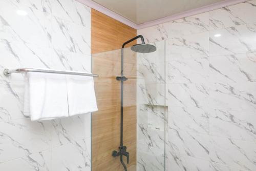 Koupelna v ubytování Upcity Hotel Simpang Lima By Sajiwa