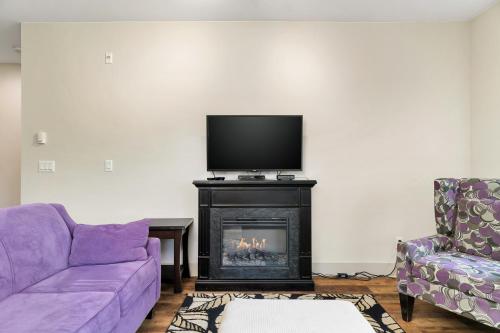 Un lugar para sentarse en 2BR Condo with Breathtaking Panoramic Views
