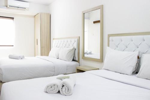 Katil atau katil-katil dalam bilik di Spacious & Deluxe 2BR Gateway Ahmad Yani Cicadas Apartment By Travelio