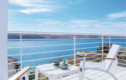 Cozy Apartment In Miskovici With Wifi