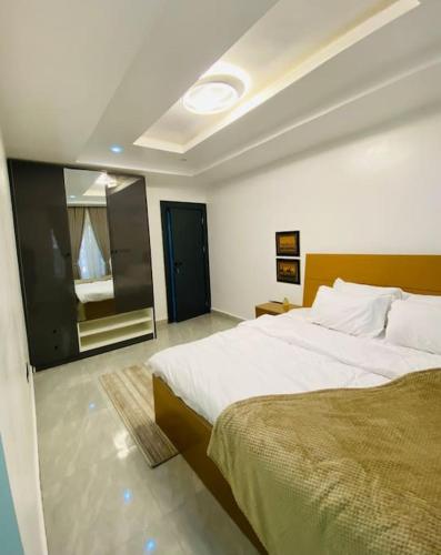 3 bedroom apartment in Garkiにあるベッド