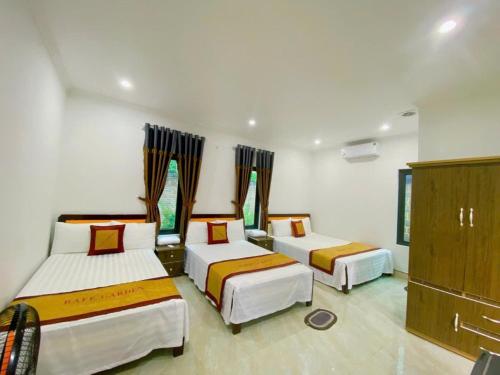 a bedroom with two beds in a room at Rafe Garden-Homestay Ba Vì in Ba Vì