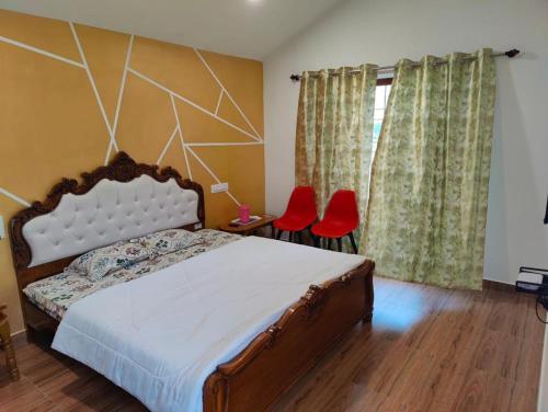 Postel nebo postele na pokoji v ubytování SK Grand Private Pool Villa Mahabalipuram by Royal Experiences