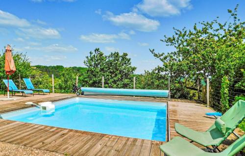 Bazén v ubytování La Grange Aux Noix nebo v jeho okolí