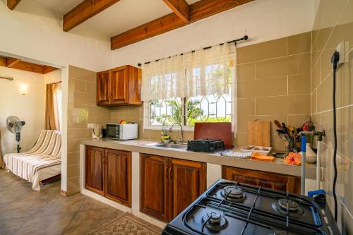 Η κουζίνα ή μικρή κουζίνα στο Lemongrass Lodge