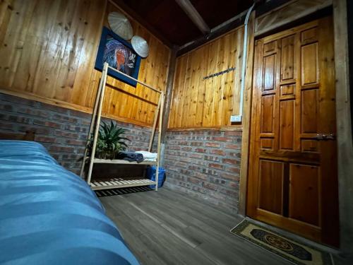 a room with a bed and a room with a door at Surelee Homestay in Sa Pa