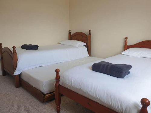 a group of three beds in a room at Modern Brixington 2 Bed, 5 minutes from the beach in Lympstone
