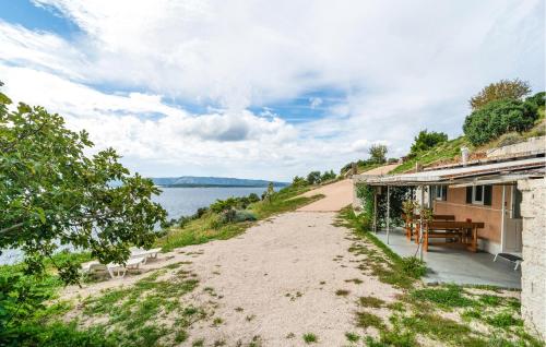 Gorgeous Home In Nerezisca With Wifi