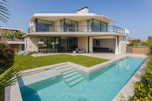 Villa Al Fresco Sitges Center and 10 minutes walk from beach Amaizing Design New Villa and new urbanization