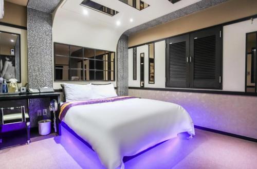 Postel nebo postele na pokoji v ubytování The Zara Hotel