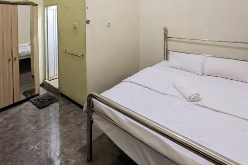 a large bed in a room with a mirror at Redisa RedPartner near RS Saiful Anwar in Malang