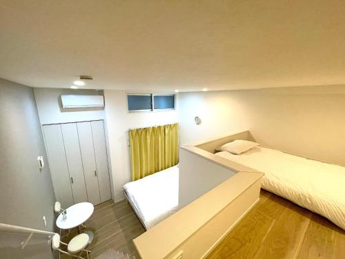 Postel nebo postele na pokoji v ubytování Guesthouse Albatross Self Check-in Hakata