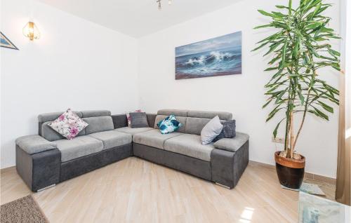 Three-Bedroom Apartment In Sibenik