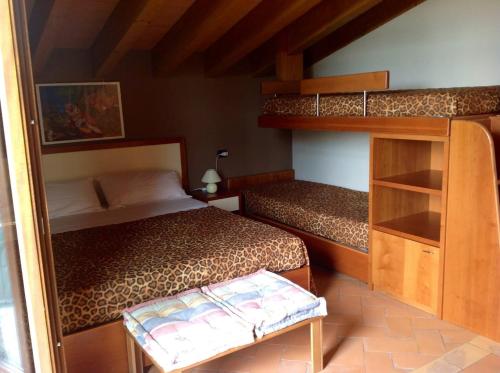 a small room with two bunk beds in a house at LA FOLAGA b&b in Gavirate