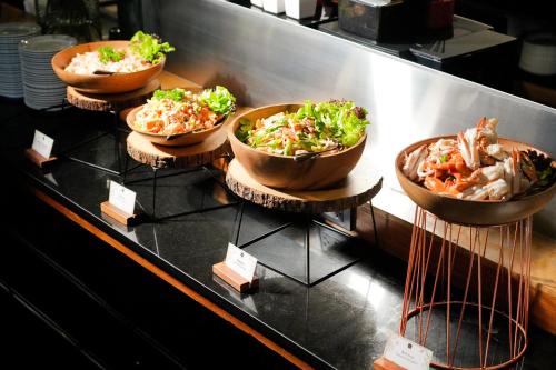 Makanan di atau berdekatan hotel