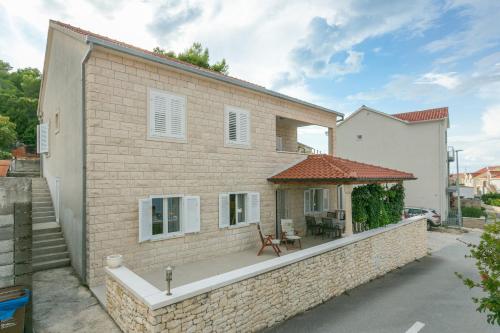 Apartments with parking space Postira, Brac - 2948