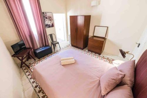 a bedroom with a bed with a box on it at Isla 2 in Cospicua
