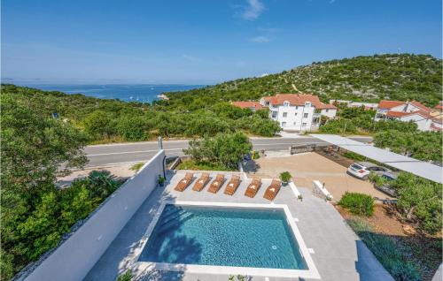 Cozy Apartment In Murter With Kitchen