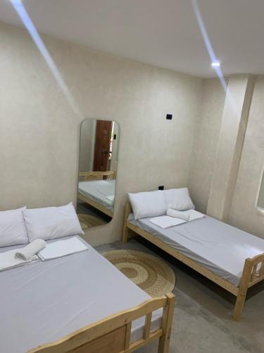 Postel nebo postele na pokoji v ubytování Kada Hostel by Surfsand