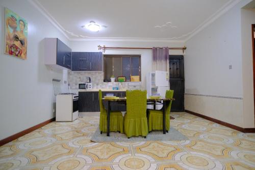 A cozinha ou kitchenette de Crystal Apartments Entebbe Uganda Next to UN Base