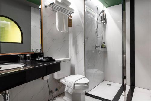 Bilik mandi di MeStyle Museum Hotel