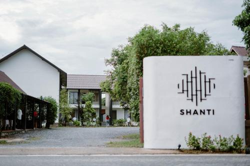 a building with a sign that reads shantmut at Shanti-Retreat Hotel in Pua