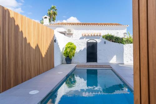 Πισίνα στο ή κοντά στο Luxury house with private heated pool in Nerja!
