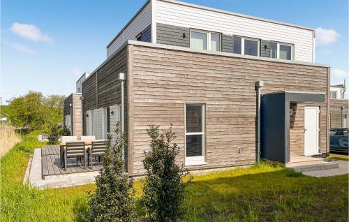a wooden house with a picnic table in front of it at Ferienhaus Jolle in Butjadingen OT Tossens