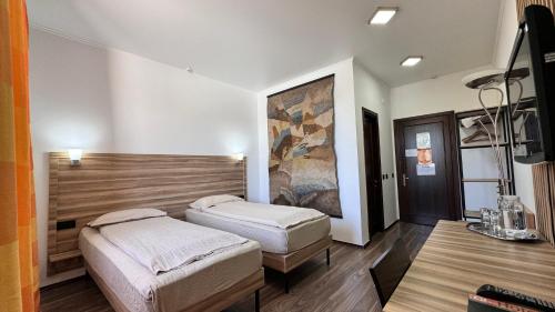 Postel nebo postele na pokoji v ubytování Amir Hotel