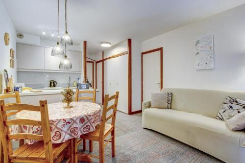 Atray B7 Apartment - Snow and Trek