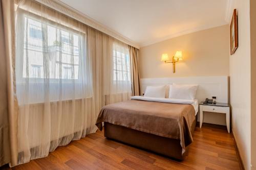 A bed or beds in a room at Peak Star Hotel