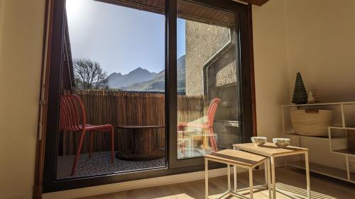 Centre Village - 50m2 Rénové Vue montagne avec Balcon plein Sud - 4-5pers