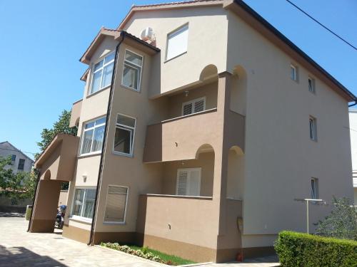 Apartments Roncevic