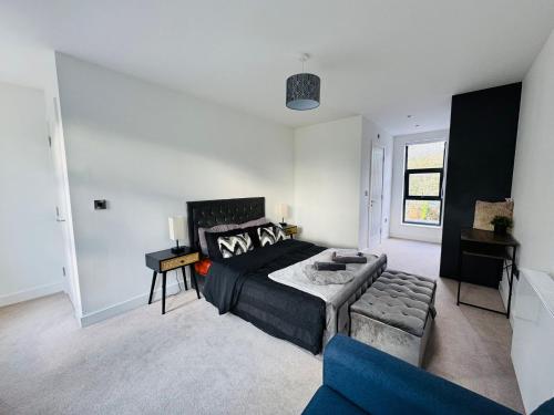 a bedroom with a bed and a couch at 13 Luxury Solihull Townhouse Sleeps 10 NEC BHX in Olton