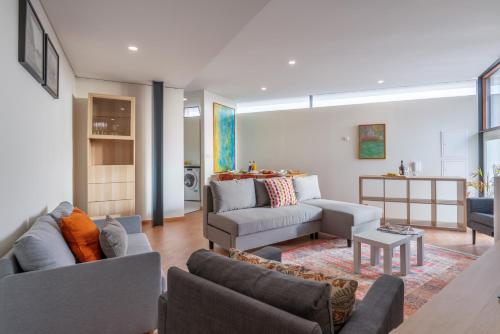 Host Wise - Bright and Cozy House with Dom Luís Bridge View