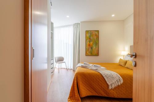 Host Wise - Bright and Cozy House with Dom Luís Bridge View