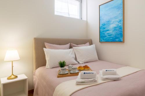 Katil atau katil-katil dalam bilik di Host Wise - Bright and Cozy House with Dom Luís Bridge View